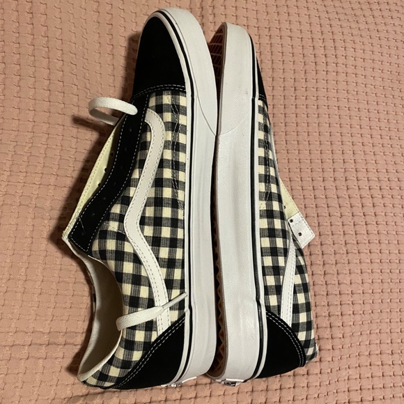 Vans - Picture 3 of 6